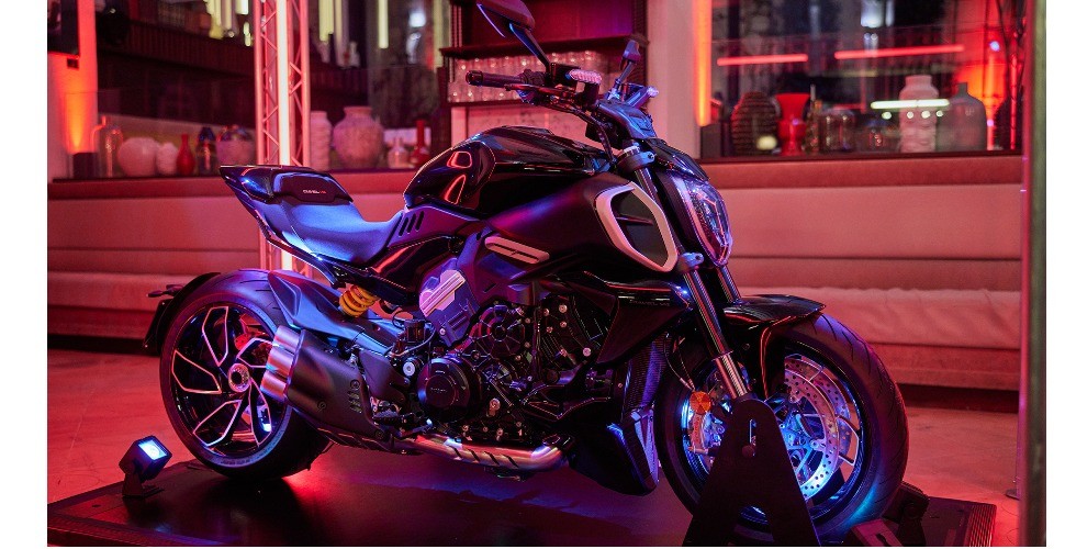 Ducati design stars around the world with the "Diavel V4 Design Nights"