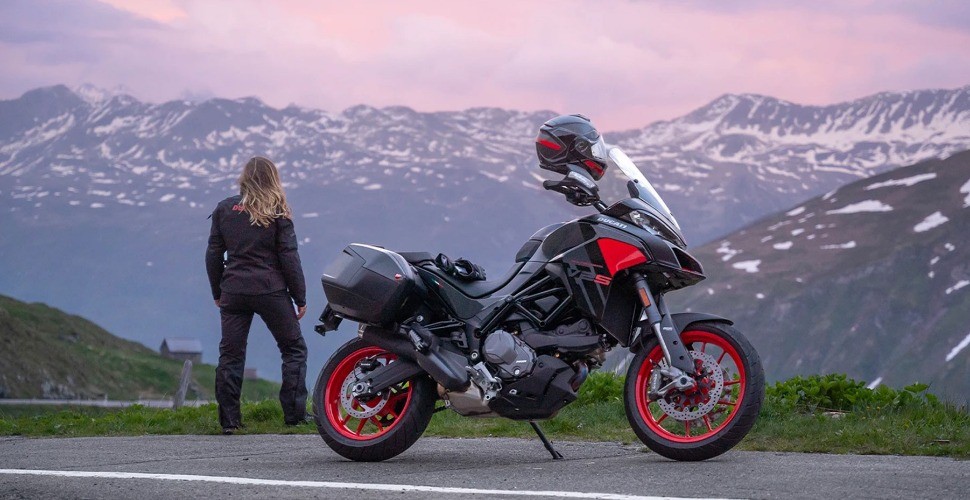 Multistrada V2 S Thrilling Black & Street Grey